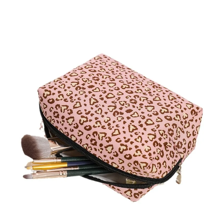 Retro Leopard Print Makeup Bag Cute and Fashion Cosmetic Bag With Zipper Small Pouch Travel Essentials for Women