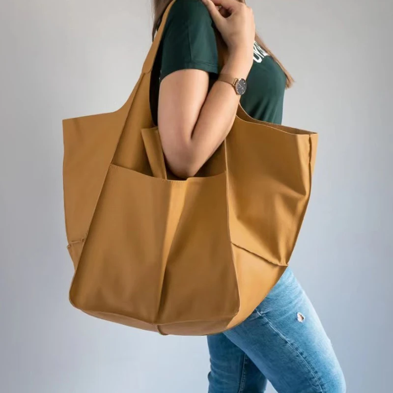 نساء العلامة التجارية مصمم MetalLook الفاخرة بولي Leather حقائب كتف جلدية عادية لينة سعة كبيرة حمل حقائب اليد الرجعية المتسوق الكبير المحافظ