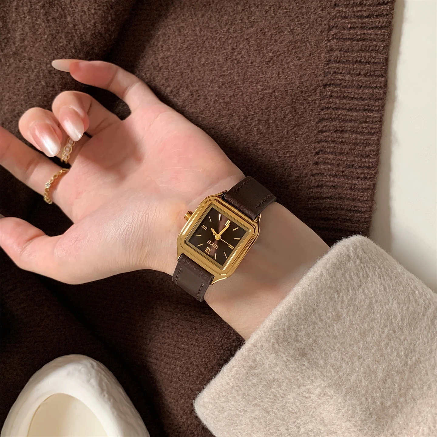 Minimalist retro-style barshaped square watch for womenversatile design, high-value small sugar cube quartz watch women's series
