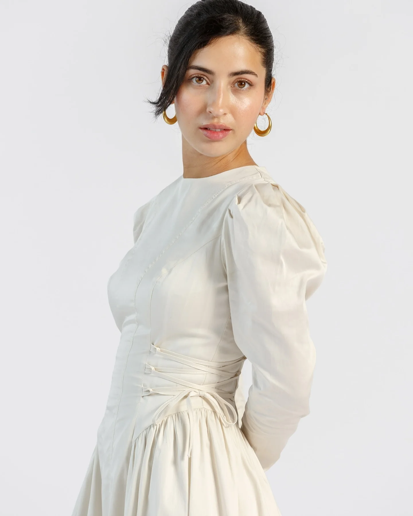 فستان سهرة أنيق من الساتان الأبيض مخصص ورشيق رائع برقبة دائرية وأكمام طويلة فساتين المشاهير عالية الجودة Pr #2