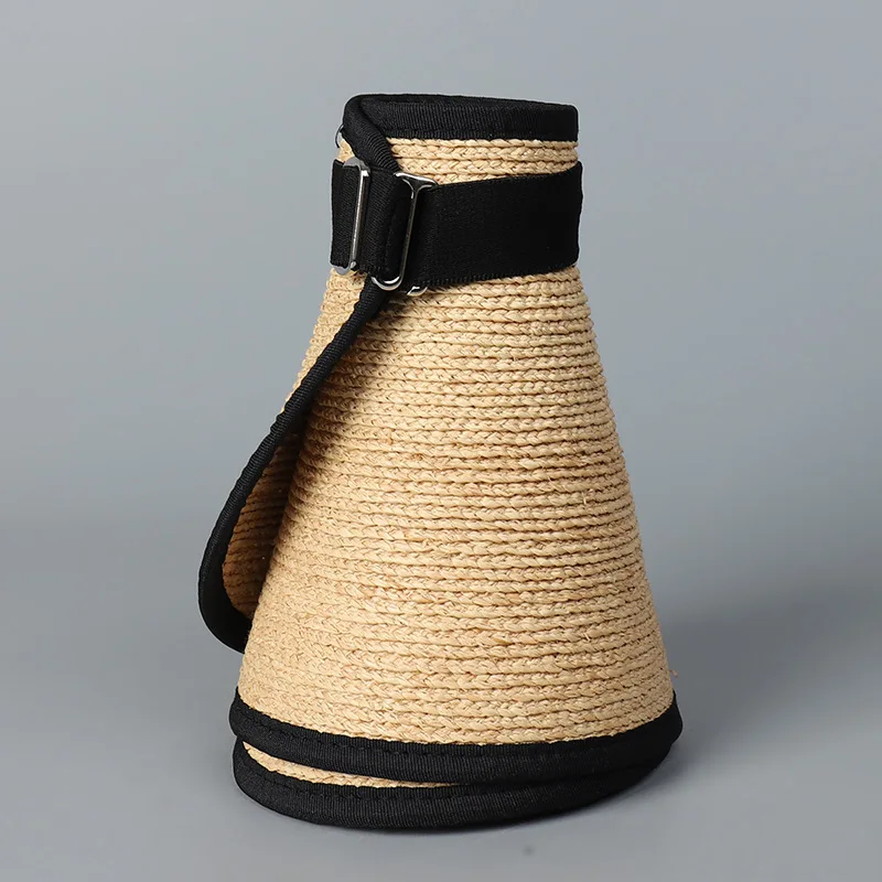 Рисунок 6 - Рафийная шляпа с козырьком