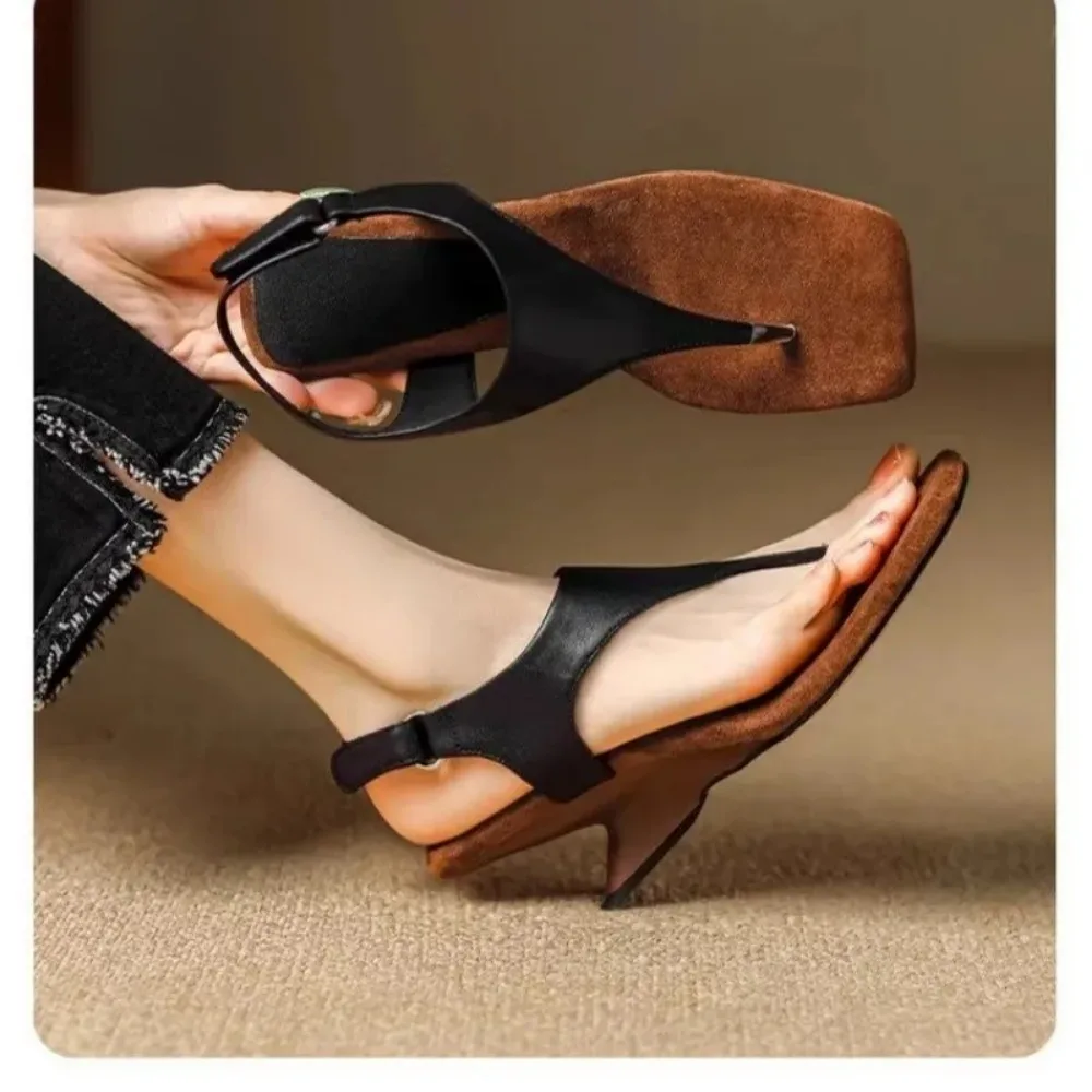 Weird Style Fashion Middle Heel Clamping Toe Women's Sandals for Sale 2024 Brand Design Solid Color Open Toe Women's Sandals