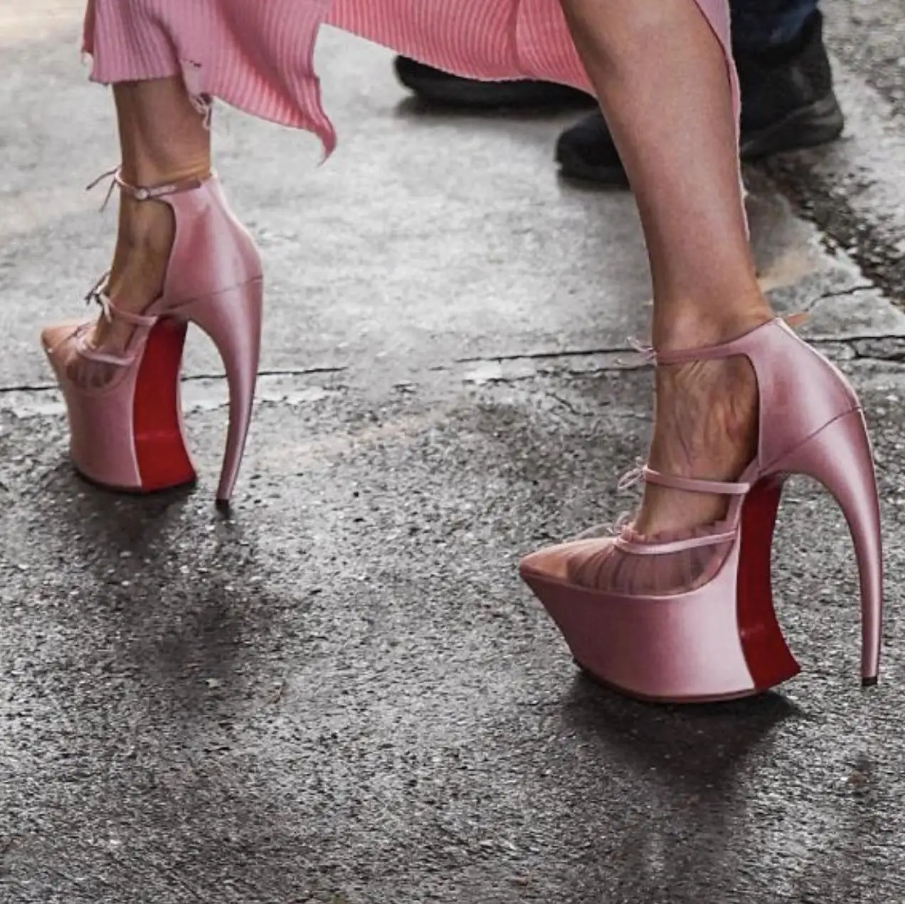 

2026 Spring/Summer New Fashion Runway Satin Pink Ribbon Pointed-Toe Platform Stiletto Heel Ballet Bow High-Heeled Pump For Women