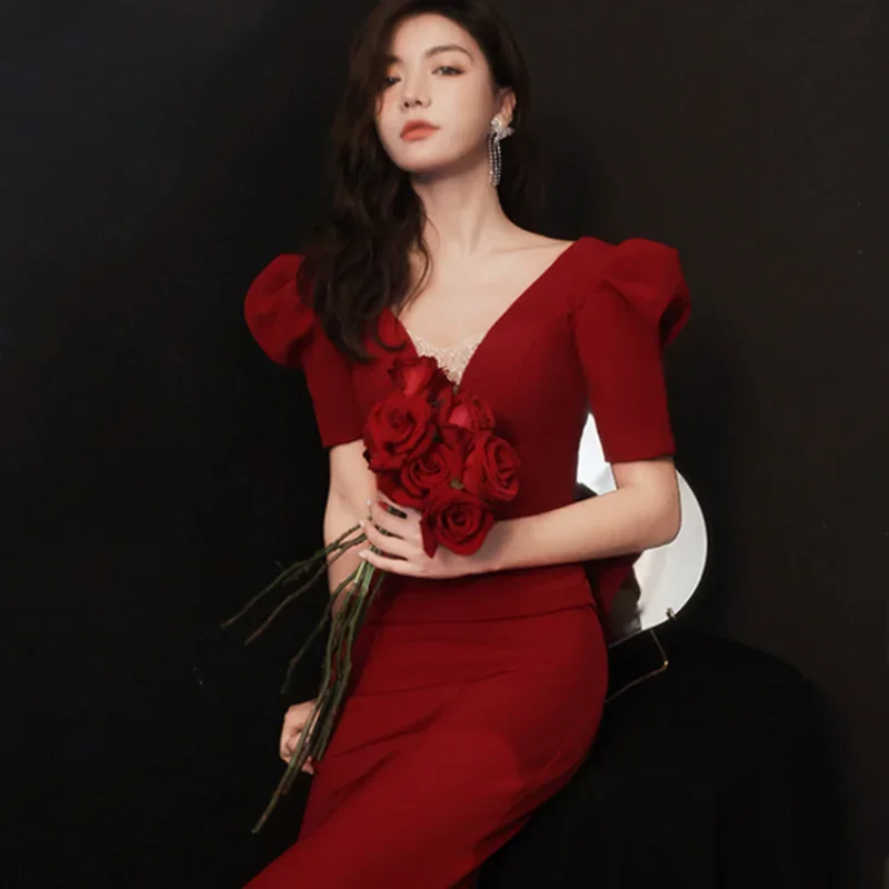 2022 Women Vintage New Year Party Elegant Red V-neck Open Back Bow Backpack Hips Mermaid Evening Dress Bride Toast Cheongsam