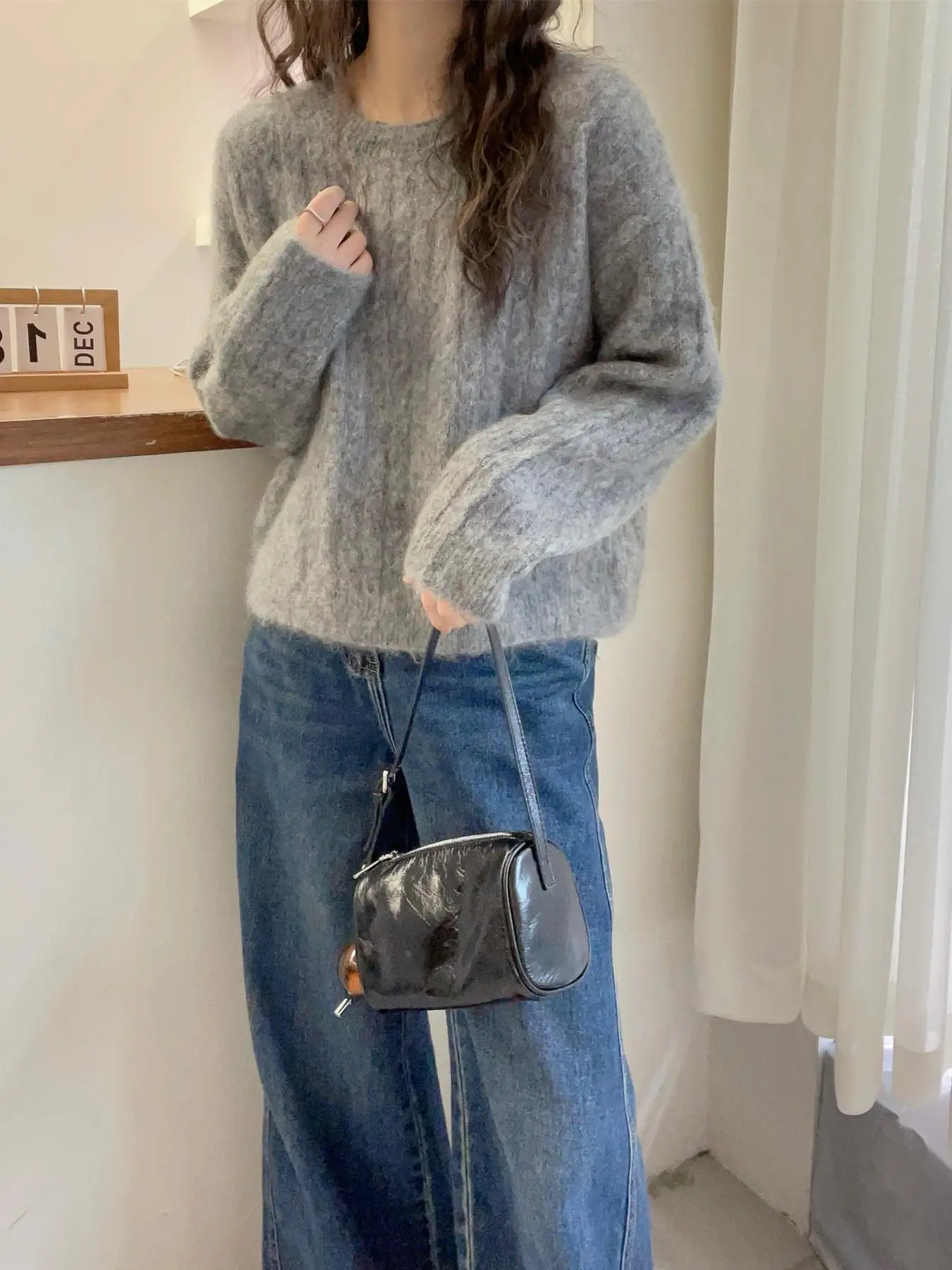 سترة محبوكة مستديرة أنيقة عالية الكثافة مخططة عمودية من صوف البحر لون نقي للتنقل فضفاضة تناسب طويلة...