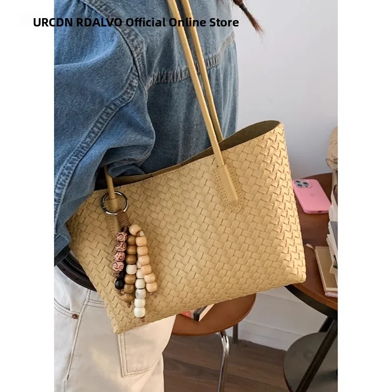 

UR Retro Handwoven Women's Tote Bag Large Capaci Commuter Single oulder Bag Faionable And ular 2025 New Sle