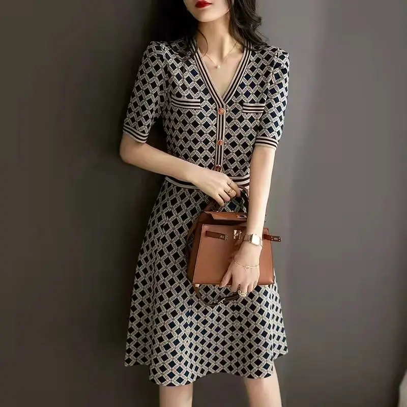 Advanced Diamond Grid V-neck Knitted Dress for Women with a Light Luxury Temperament Contrasting Colors High Waist Slimming