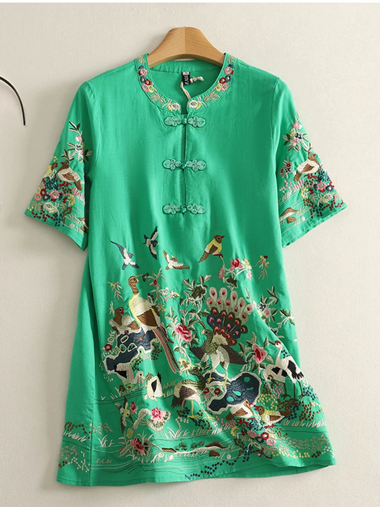 เดรสปักลายสไตล์เรโทร แนวชาติพันธุ์ ความยาวปานกลาง ไซส์พลัส สำหรับผู้หญิง แฟชั่นกระดุมกลม คอปก แขนสั้น เหมาะสำหรับฤดูร้อน