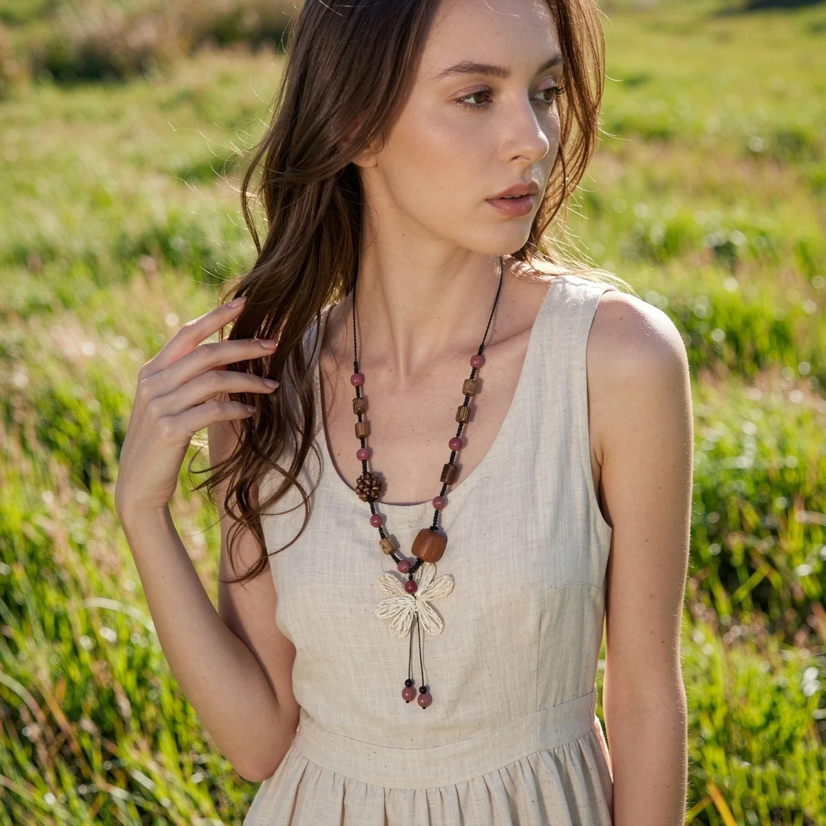 Ethnische handgewebte Strohblumen-Anhängerkette für Frauen, rosa Naturstein, Holzperlen, lange Kette, Pulloverkette, Boho-Schmuck – Detail 6