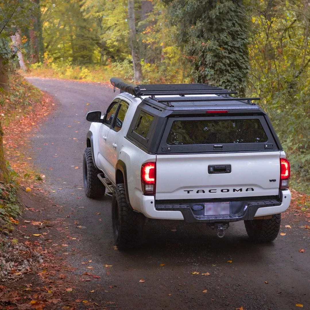 

Кунг-тент XINYI для пикапов: Toyota Tacoma 2024 (5 футов), F-150 (2013, 2019, 2021), Chevrolet Silverado (6.5 футов)