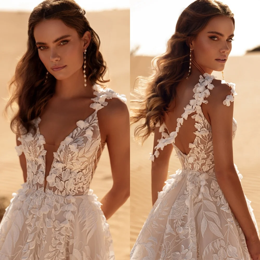 Maßgeschneiderte exquisite Tüll-Brautkleider für die Schwerindustrie, luxuriöse, ärmellose Boho-Brautkleider mit V-Ausschnitt, erdiges Hochzeitskleid