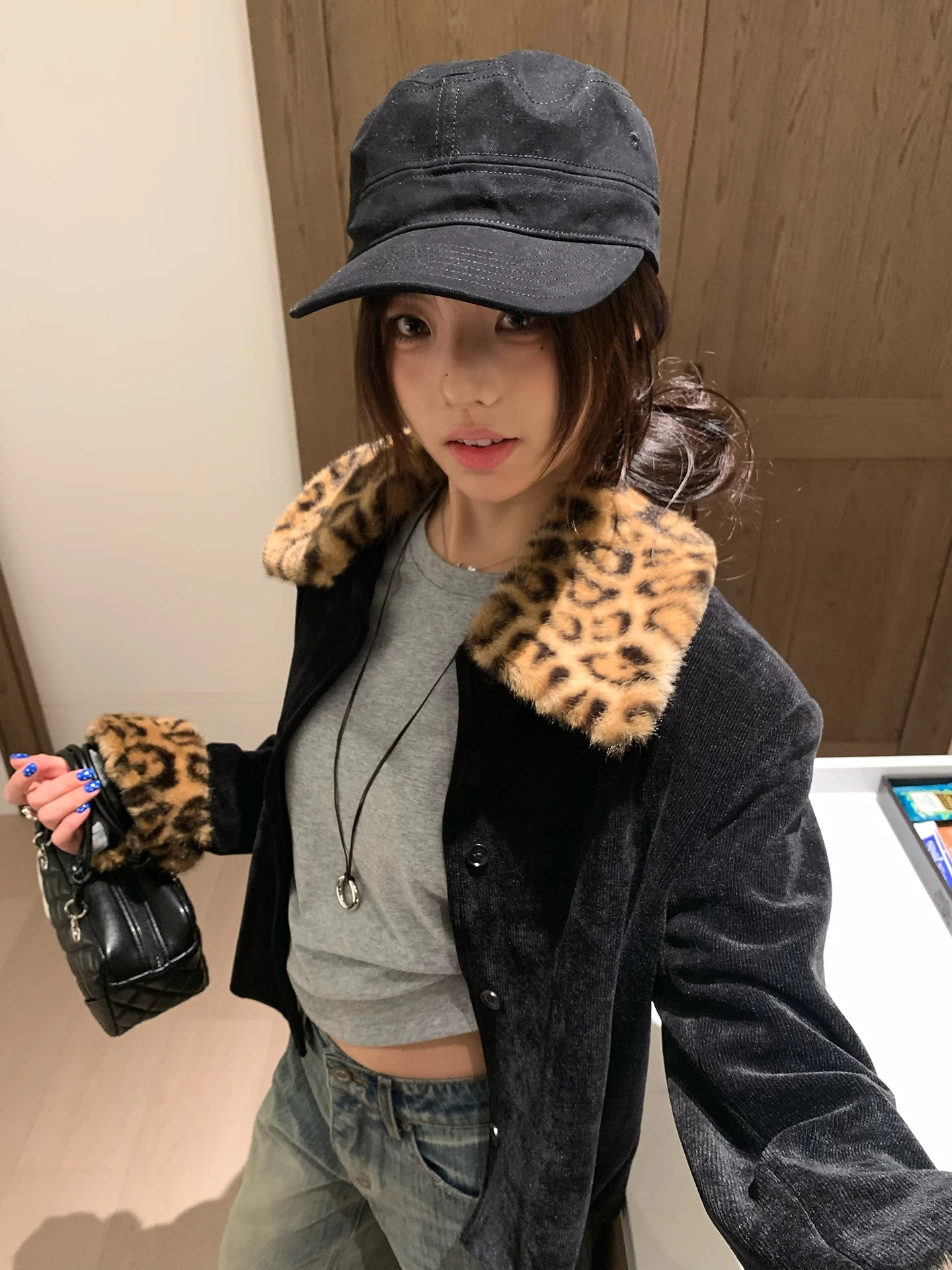 

Новая женская весенне-осенняя куртка с леопардовым принтом, пушистая, в стиле ретро, с пикантным дизайном, свободного кроя, короткая верхняя одежда