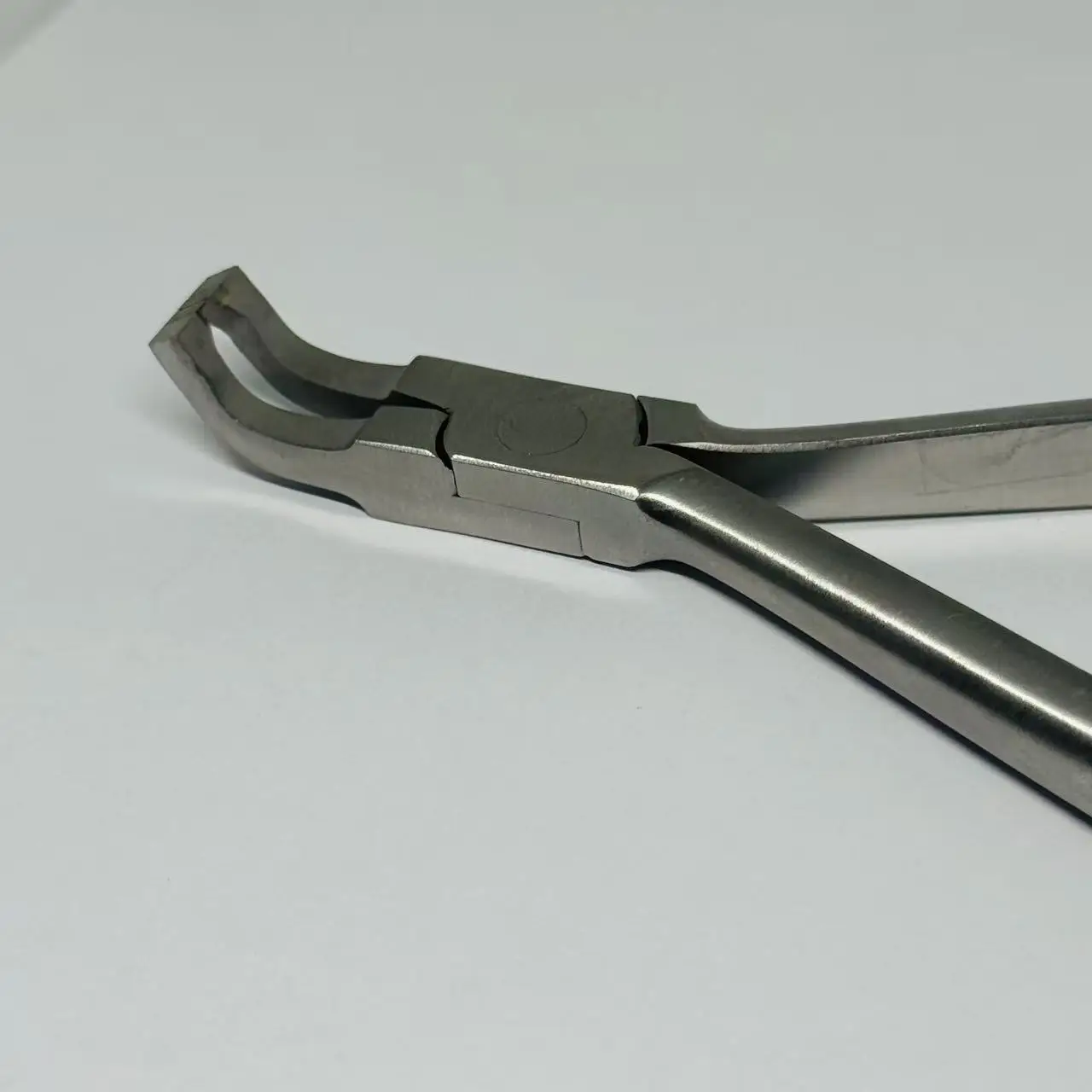 DENILK 1pc Curved Orthodontic Bracket Removing Plier Sharp Edge Beak Bracket Plier Used For Cutting Adhesive Or Bracket Removal
