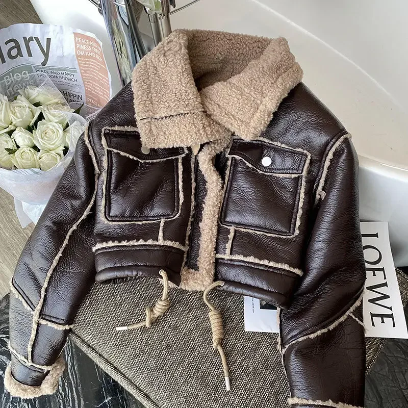 Chaqueta de lana de cordero negra para invierno, abrigo grueso de terciopelo para motocicleta con costuras de piel sintética, cárdigan de felpa de PU, Tops con cuello levantado