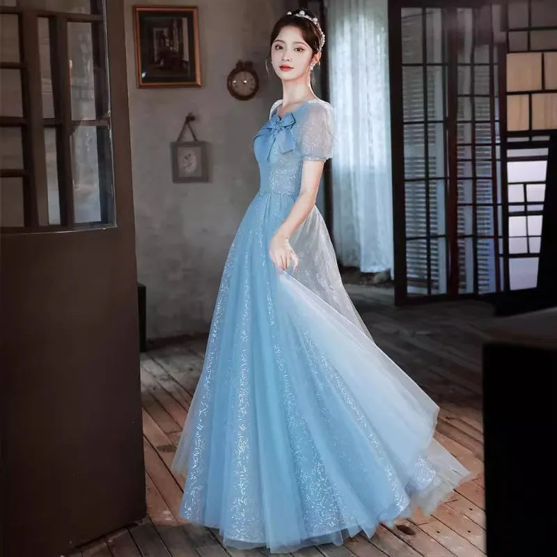 2025 Abito da sera viola con fiocco blu estivo delle nuove donne Abito da passeggio per esame d'arte di laurea dimagrante alla moda