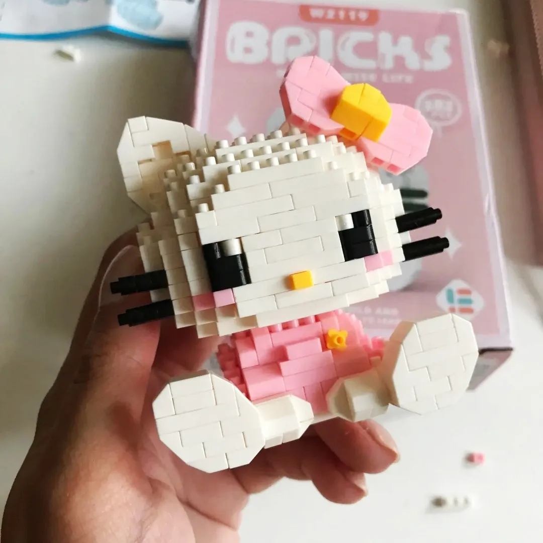 Bloques de construcción de Hello Kitty para niños, juguetes ensamblados, adorno decorativo, figura de Anime Sanrio, modelo Kuromi, regalo de