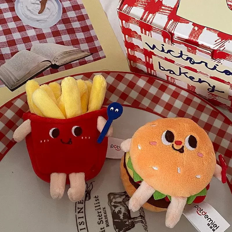 Bonitas muñecos de peluche de hamburguesa y colgantes creativos de felpa de patatas fritas, decoraciones de llavero de coche para niña y accesorios bonitos para mochila escolar