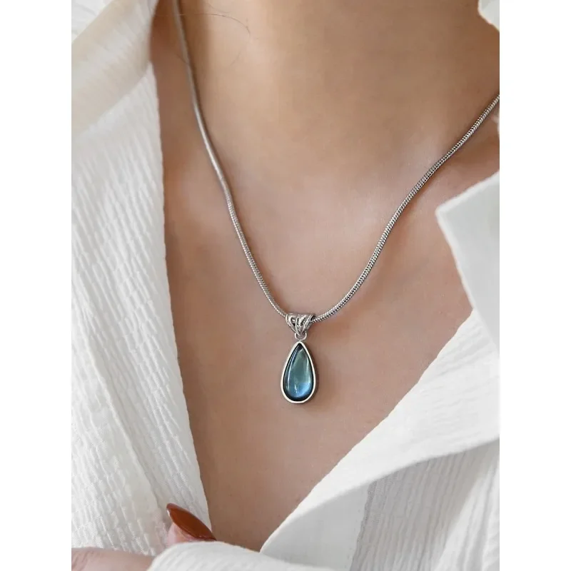 French Retro Olive Green Blue Water Drop Pendant Necklace Do Not Fade Niche Design For Women Female Party Gift