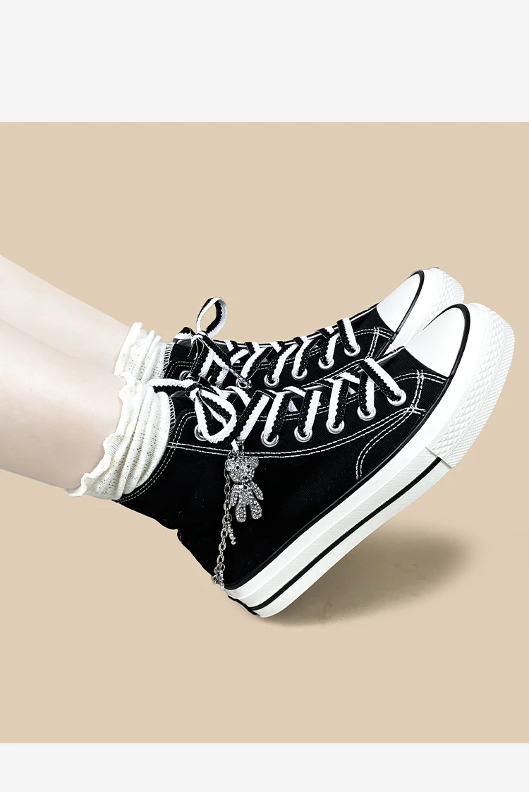 Amy und Michael Kawaii Bären-Charms Damen-Sneaker Niedliche Mädchen-Studenten High-Top Freizeit-Leinenschuhe Modische Teenager-Skateschuhe – Detail 4