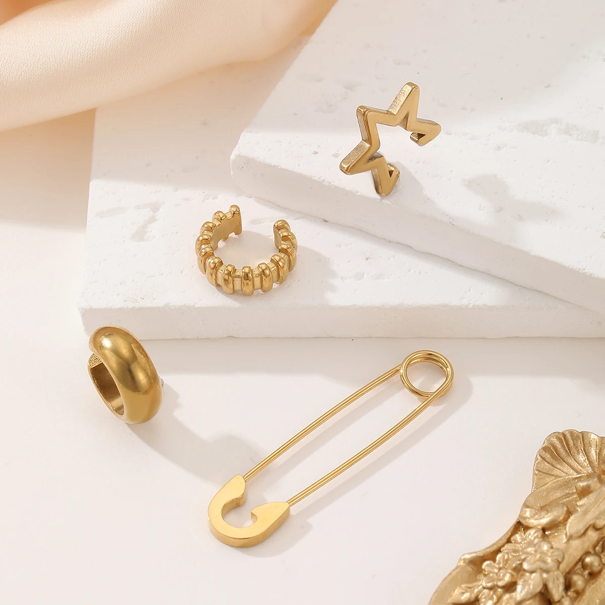 4Pcs Gold Color Stainless steel Non Piercing Ear Cuff Set Fashion Crystal Safety Pin Dangle Earrings Y2K Punk Jewelry for Women