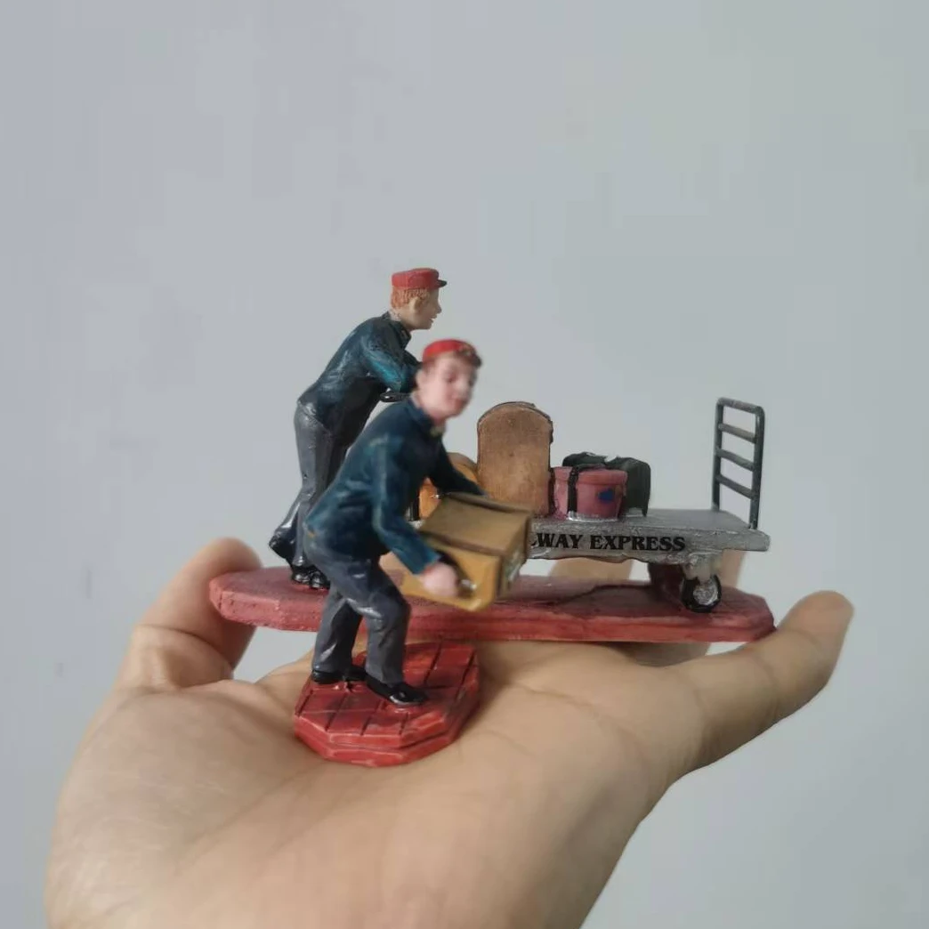 Resin figure mental psychological sand table game box court therapy  luggage waiter 2pcs/set