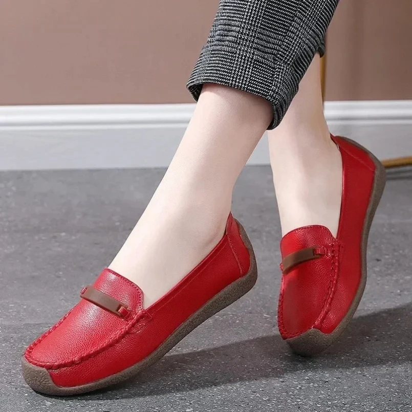 

2025 size 35--43 Large-size Leather Mother's Shoes Beans Beans Shoes Casual Women's Soft-soled White Nurse's Shoes