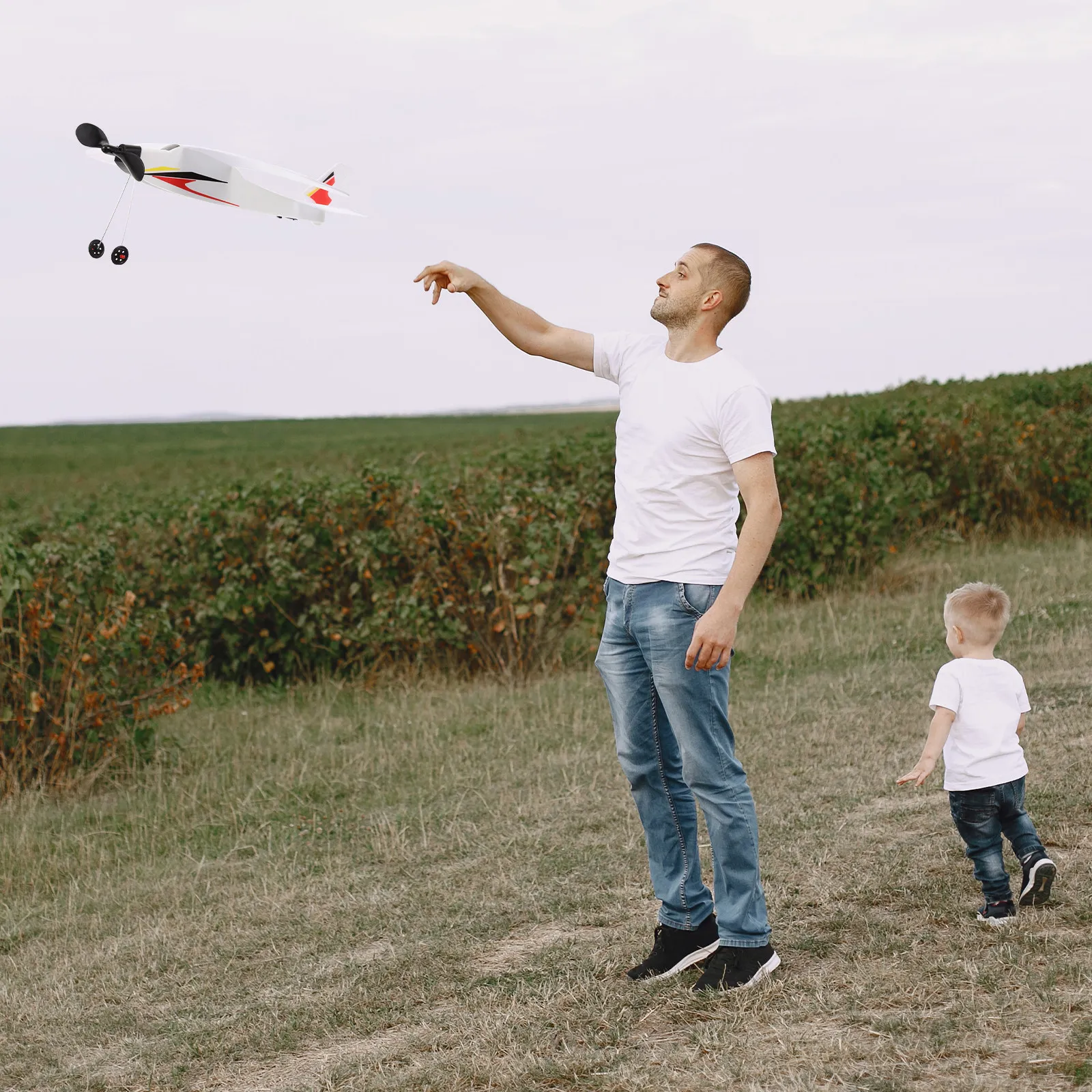 

DIY Rubber Band Powered Aircraft Glider Outdoor Fun Flying Handmade Plane Safe Plastic Airplane Gift for Kids Boys Hand Eye