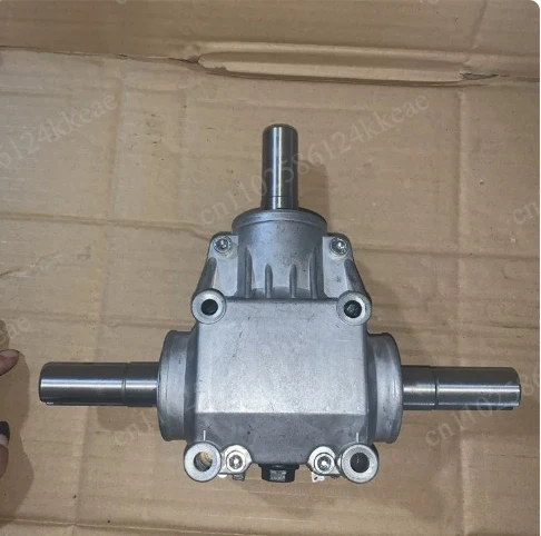 4-Module 1:1 Right Angle Gear Reducer, Heavy-Duty Bevel Gearbox for Corn Residue Processing & PTO-Driven Agricultural Equipment