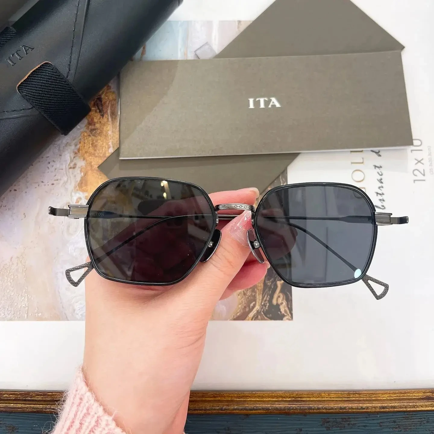 

Newest Brand Women Men Sunglasses Trendy Casual Alloy Frame Driving Anti-Glare For Unisex Eyeglasses RETRODITA WILTON DRX-2044