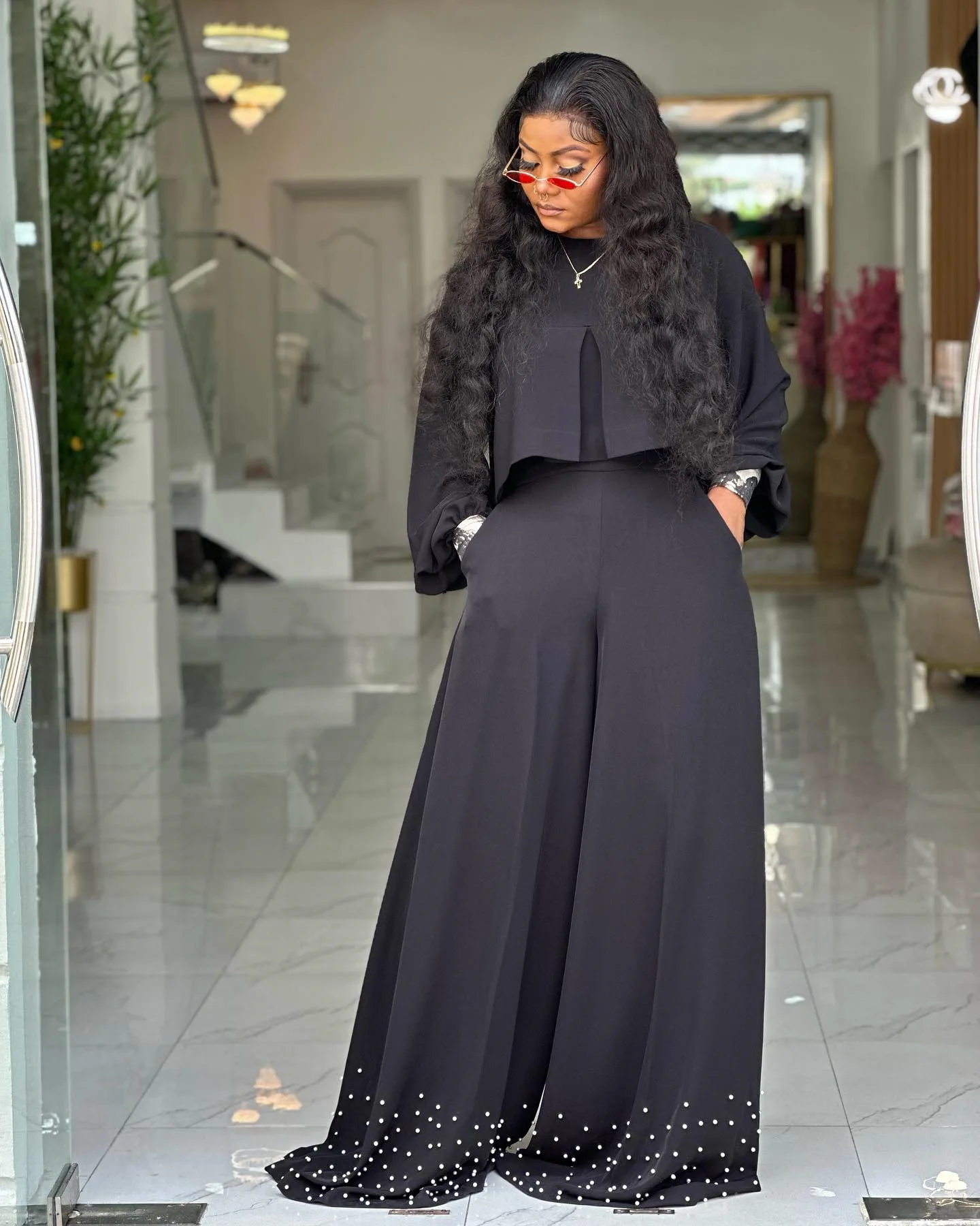 Irmã estrela feminina cor sólida casual em torno do pescoço irregular lanterna manga superior frisado calças de perna larga doce e fresco conjunto de duas peças