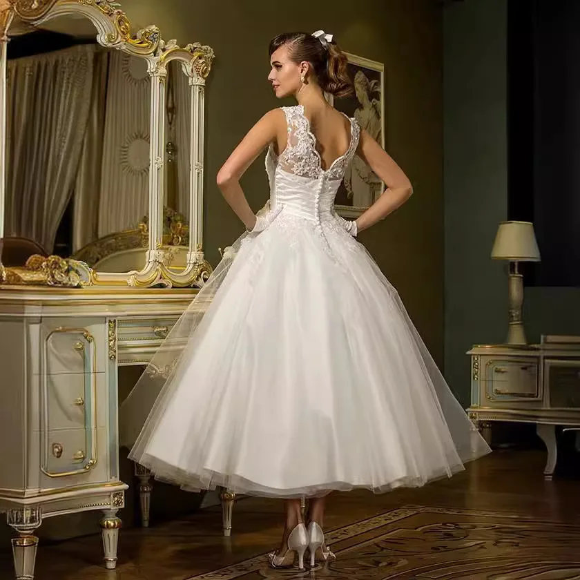 クラシックショートウェディングドレス 2026 ボートネック ノースリーブ ボタン レース アップリケ 花嫁 ブライダル ガーデンガウン Vestidos De Noiva