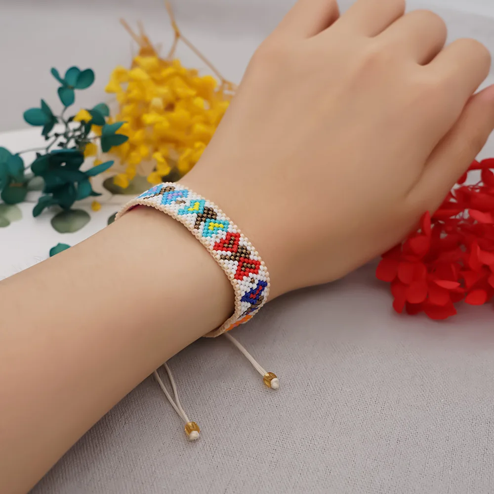 

Bohemian Hand-Knitted Adjustable Bracelet Gradient Beads Butterfly Design Simple Rice Bead Trendy Boho Jewelry Accessory