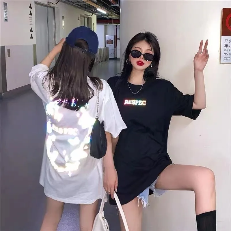 تي شيرت قطني مطبوع عليه فراشة عاكس بأكمام قصيرة فضفاض مناسب للطلاب ملابس غير رسمية صيفية على الطراز الكوري موضة كبيرة الحجم