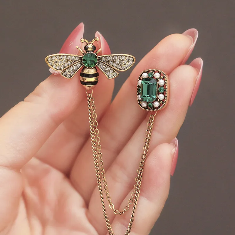 Cute Bee Chain Brooch Enamel Green Gem Brooch Pin Fashion Animal Lapel Pin for Women Clothing Accessories