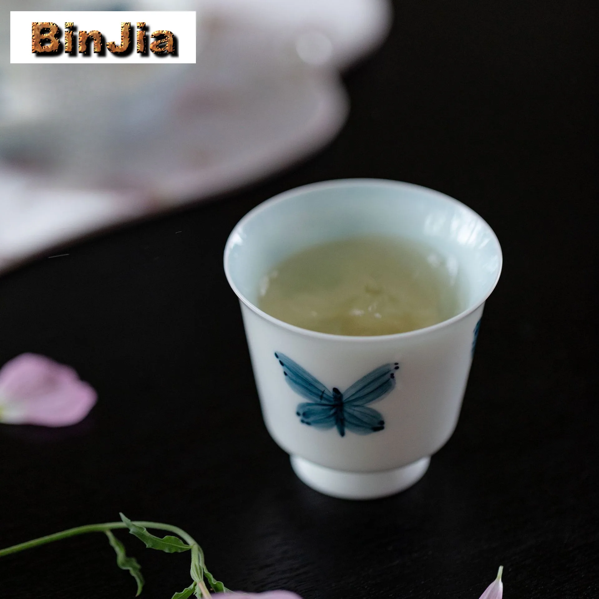 

2pc/lot Blue And White Hand-painted Butterfly Dance Teacup Creative Tea Bowl Jug Tea-tasting Smelling Cup Jianzhan Master Cups