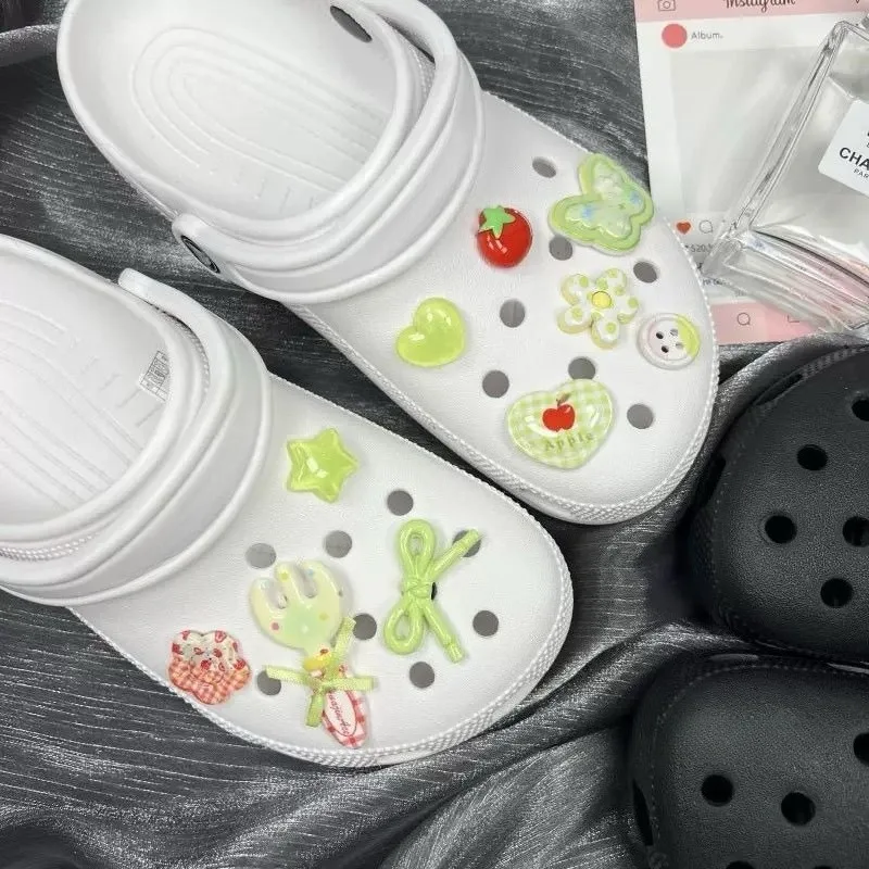 10 قطع من الأحذية الصيفية للفتيات على شكل فراشة حب جديدة قابلة للإزالة DIY إكسسوارات الديكور هدايا صغيرة لطيفة للفتيات