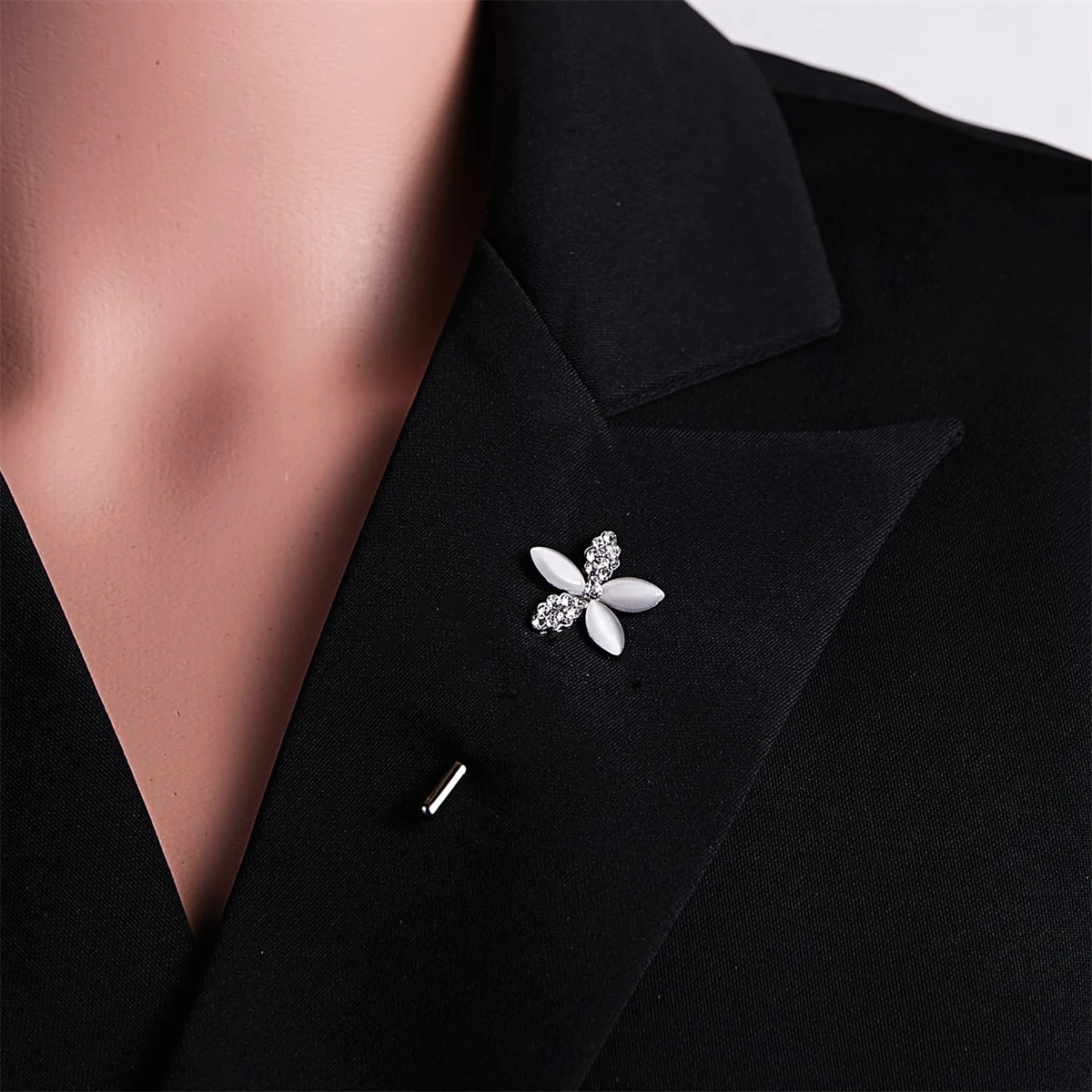 Trendy Opal Rhinestone Flower Long Needle Brooch For Women Vintage Butterfly Leaf Star Crown Lapel Pins Wedding Banquet Jewelry