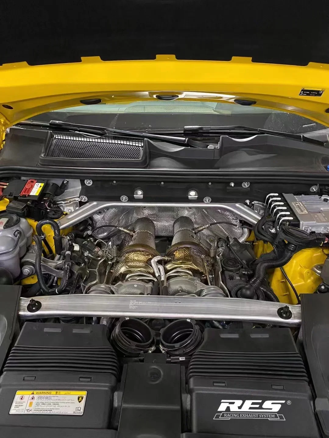 نظام عادم أداء عالي التدفق من الفولاذ المقاوم للصدأ 304 Donwpipe لـ Lamborghini URUS V8