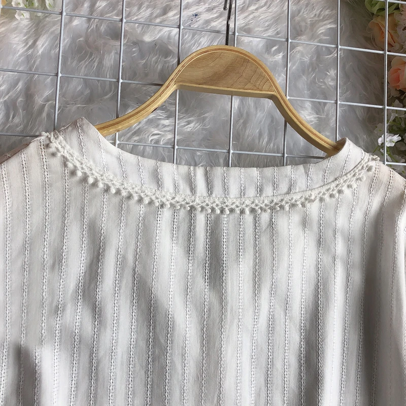 우아한 흰색 긴 소매 셔츠 여성 패션 홍콩 스타일 봄 2023 디자인 감각 틈새 통근 스타일 브이넥 버튼 클로저