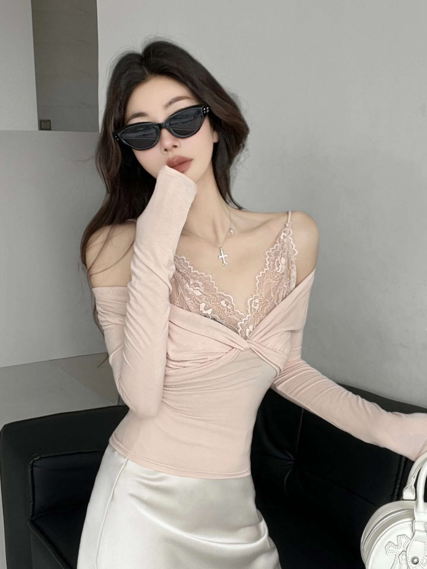 

Sexy Pure Desire Sister T-irt Women's Knitted Lace V-ne Fake Two-pieced Long Sve Cotton Blend ort Length Base Layer