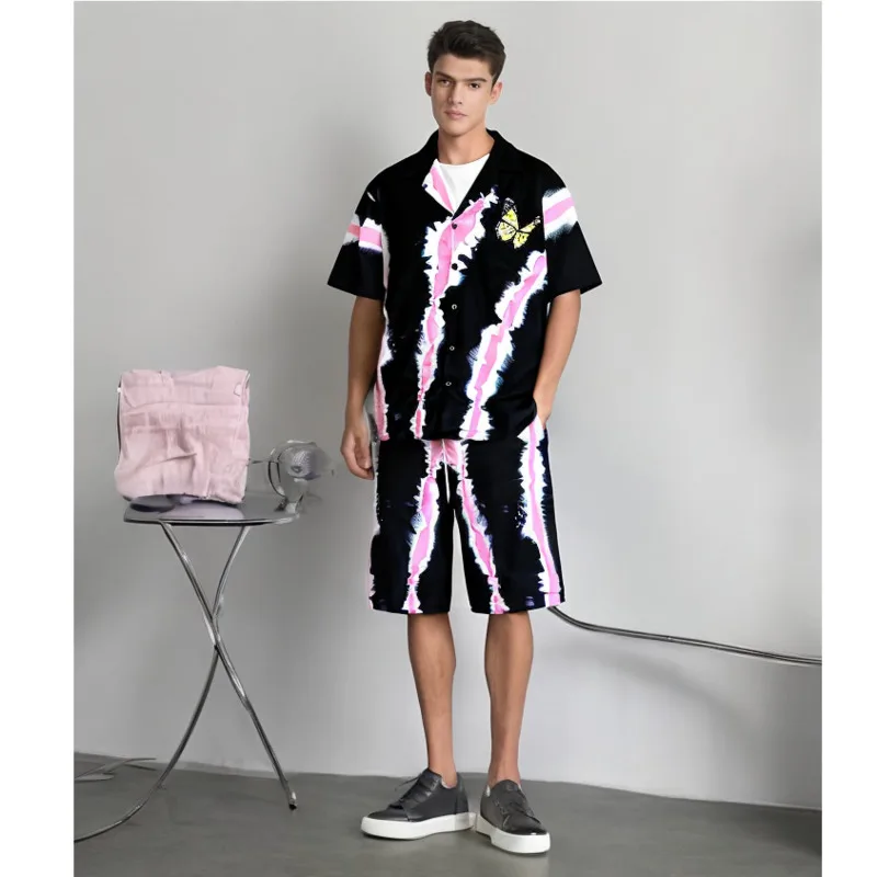 Herren Luxus Outfit Set schwarz rosa gestreifte Hemden und Shorts 2 Stück Schmetterling Print Set Barock Button Down Anzug