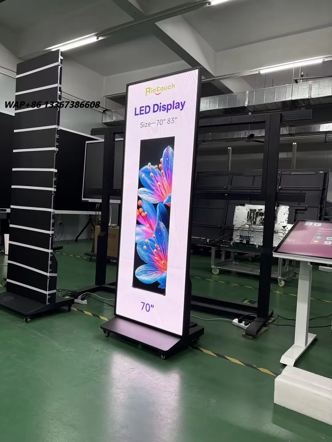 Factory Outlet Commercial Vertical LED Digital Poster High Resolution High Brightness Stable Temperature Advertising Display