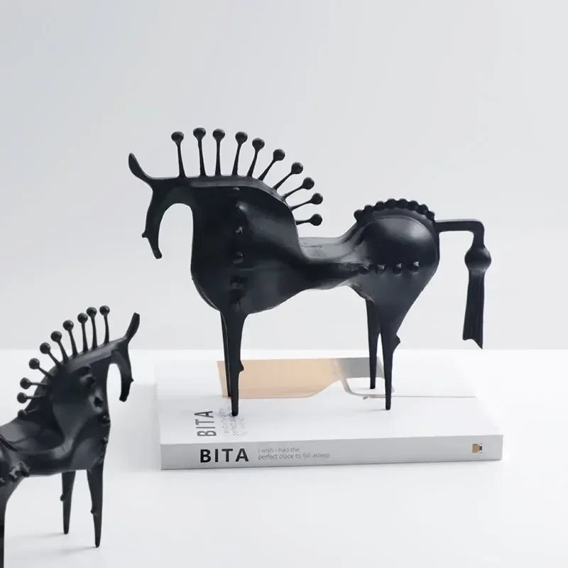 Nordic Personality Thorn Horse Sculpture Porch Living Room Bedroom Desktop Dining Table Home Handicrafts Ornament Decoration