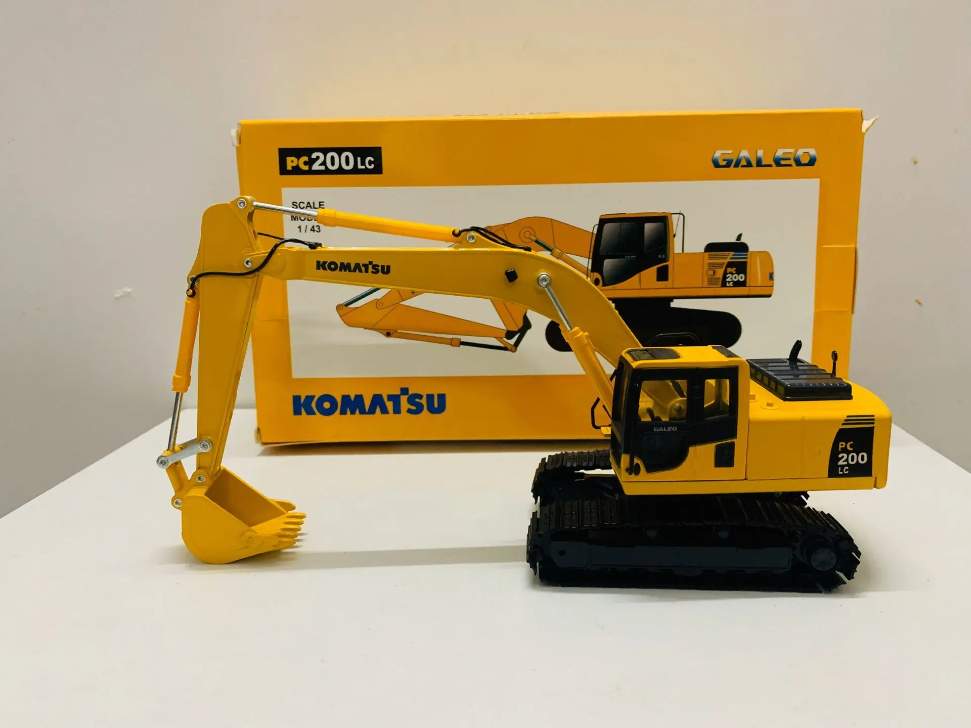 Komatsu Galeo PC200LC Excavator 1/43 Scale DieCast Construction Machinery Model