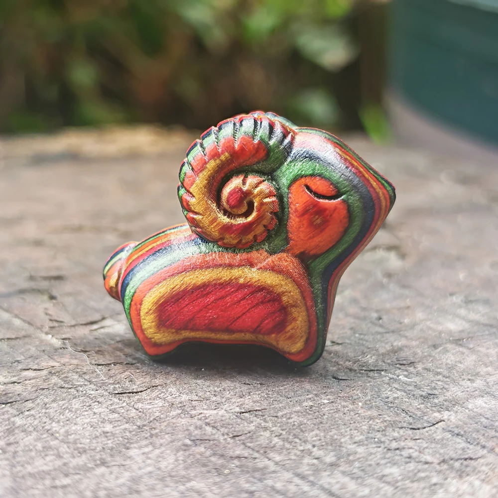 1.1 Inch Wooden Carved Lamb Figurine, Hand-Carved, Natural Style, Suitable for Desktop Decorations, Holiday Decorations, Housewarming Gifts, Christmas Decorations, Bedroom, Study Room, Birthday Gifts
