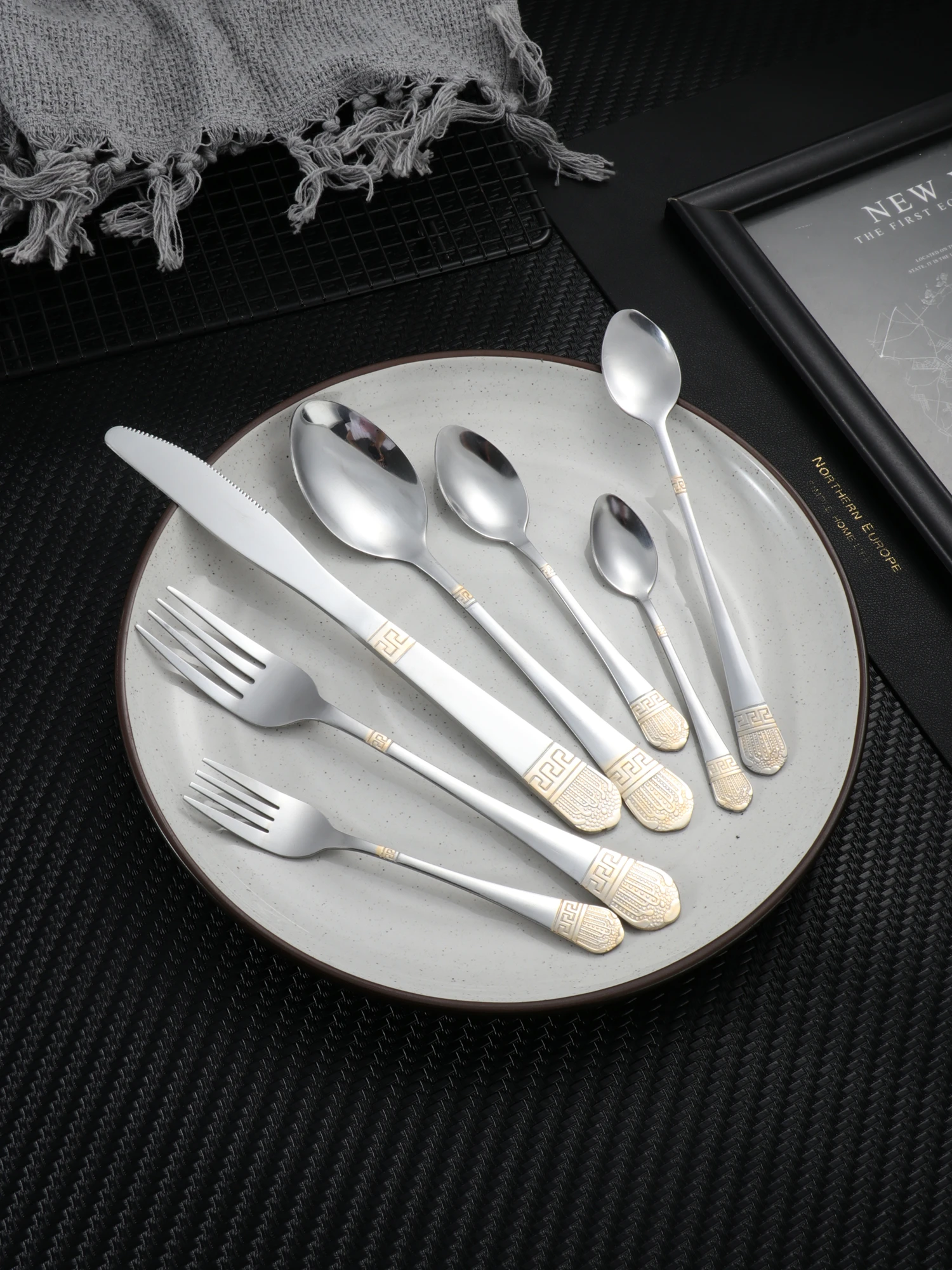 4/7/16/24 Pieces Western Tableware Stainless Steel Spoon Forks Knives Dinnerware Set Kitchen Cutlery for Banquet Restaurant