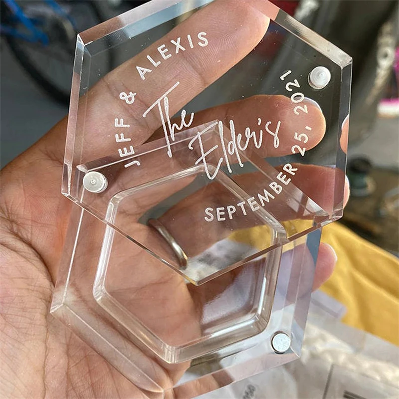 Boîte à bagues en acrylique de mariage personnalisée, boîte à bagues hexagonale transparente avec gravure au Laser, porte-anneau moderne personnalisé, cadeaux d'anniversaire