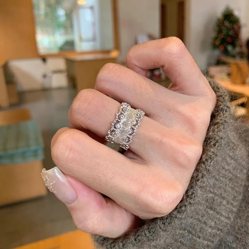 Vintage Inlay Diamond Exquisite Lace Hollow Out Brushed Rings for Women Luxury Engagement Ring Wedding Jewelry