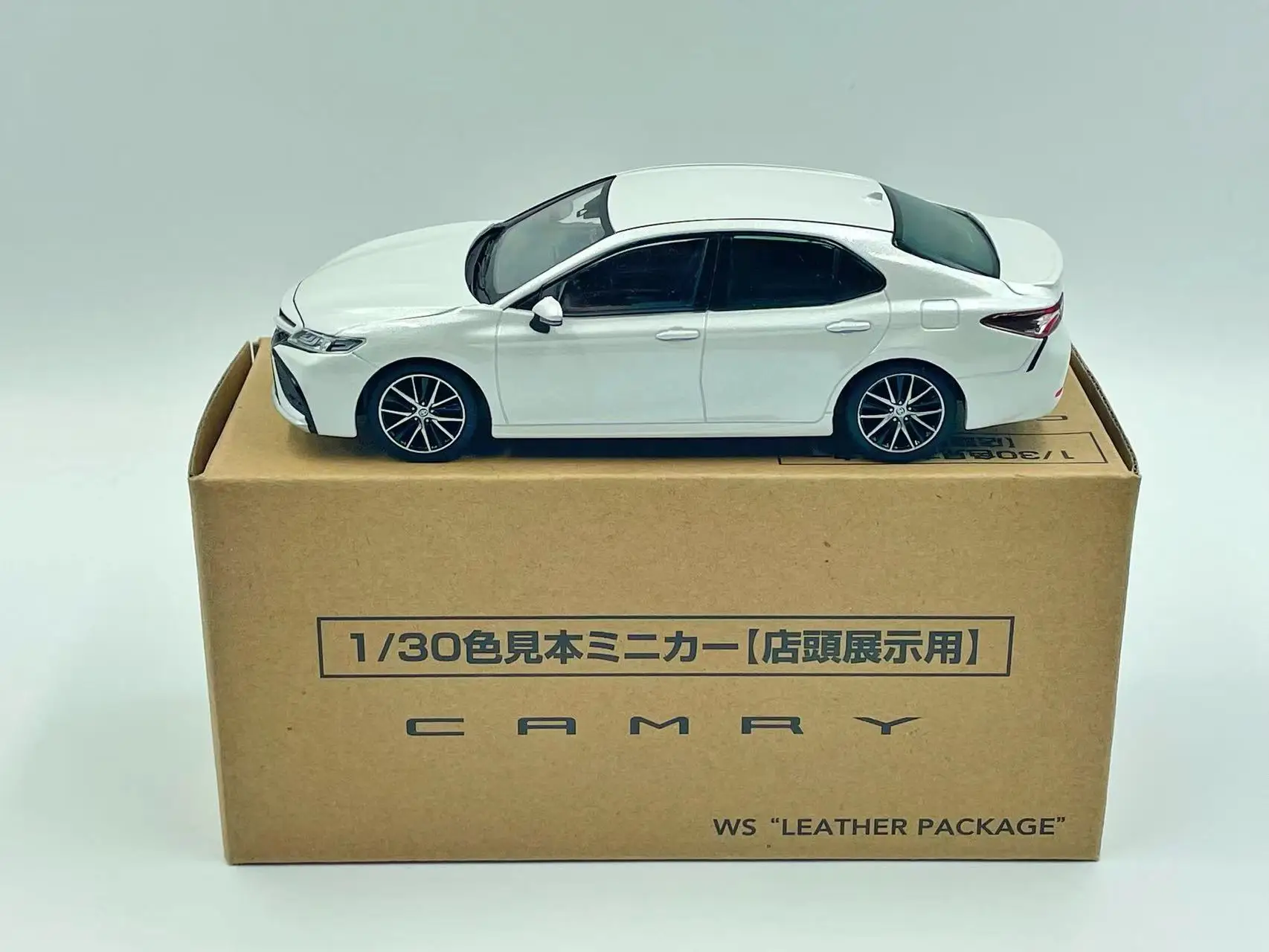 Original factory 1:30 Camry Collection die cast alloy car model gift