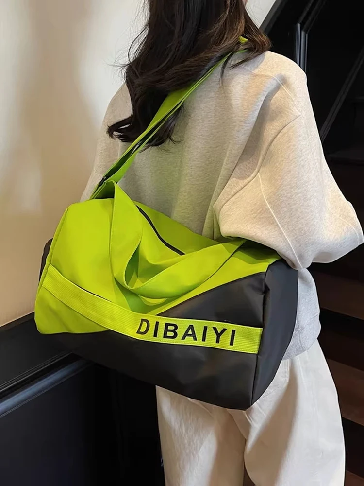 新しい大容量ハンドヘルドフィットネスバッグ女性用ヨガスポーツトレーニングバッグウェットとドライの分離トラベルバッグポリエステル素材